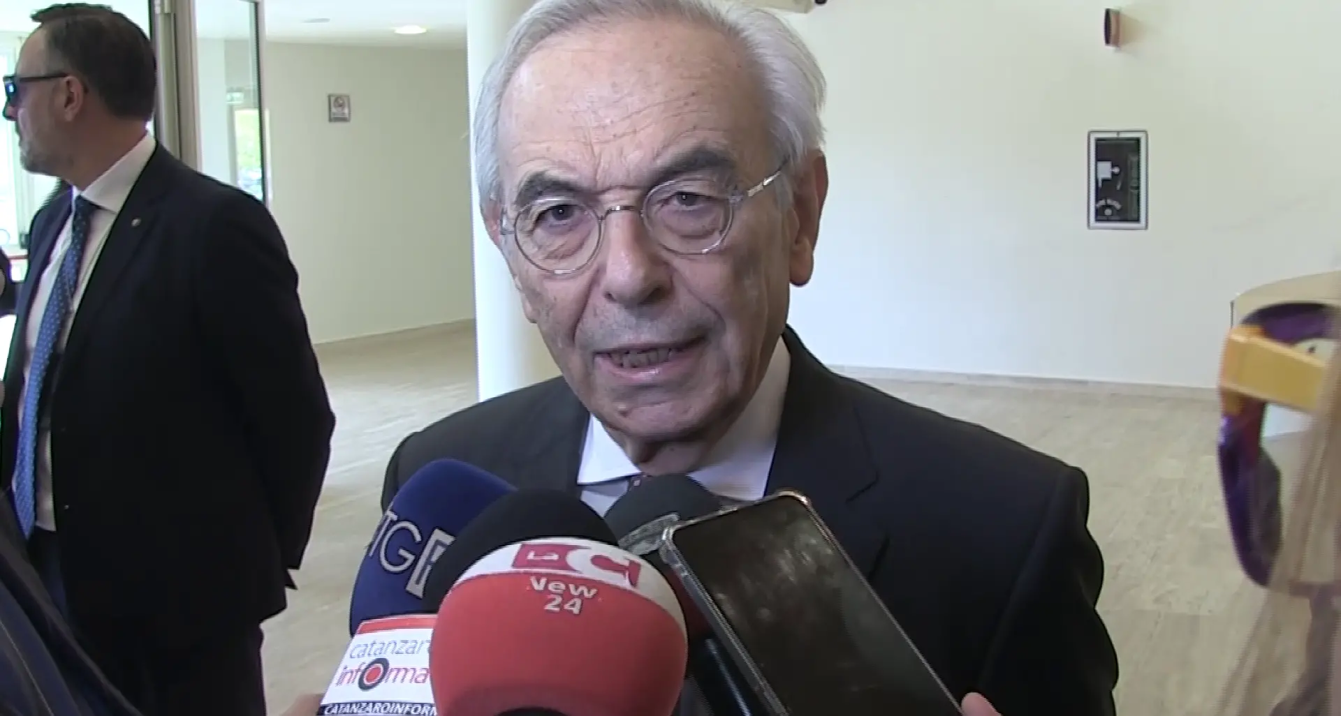Amoruso: «Anche nella Corte Costituzionale sta entrando l’ intelligenza artificiale ma le sentenze siano sempre stilate dai giudici»