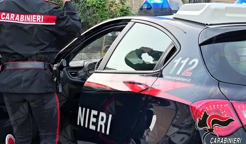 Arsenale clandestino nelle Preserre, la Procura di Vibo chiude l’inchiesta per due indagati che si scambiavano video con le armi in pugno\n