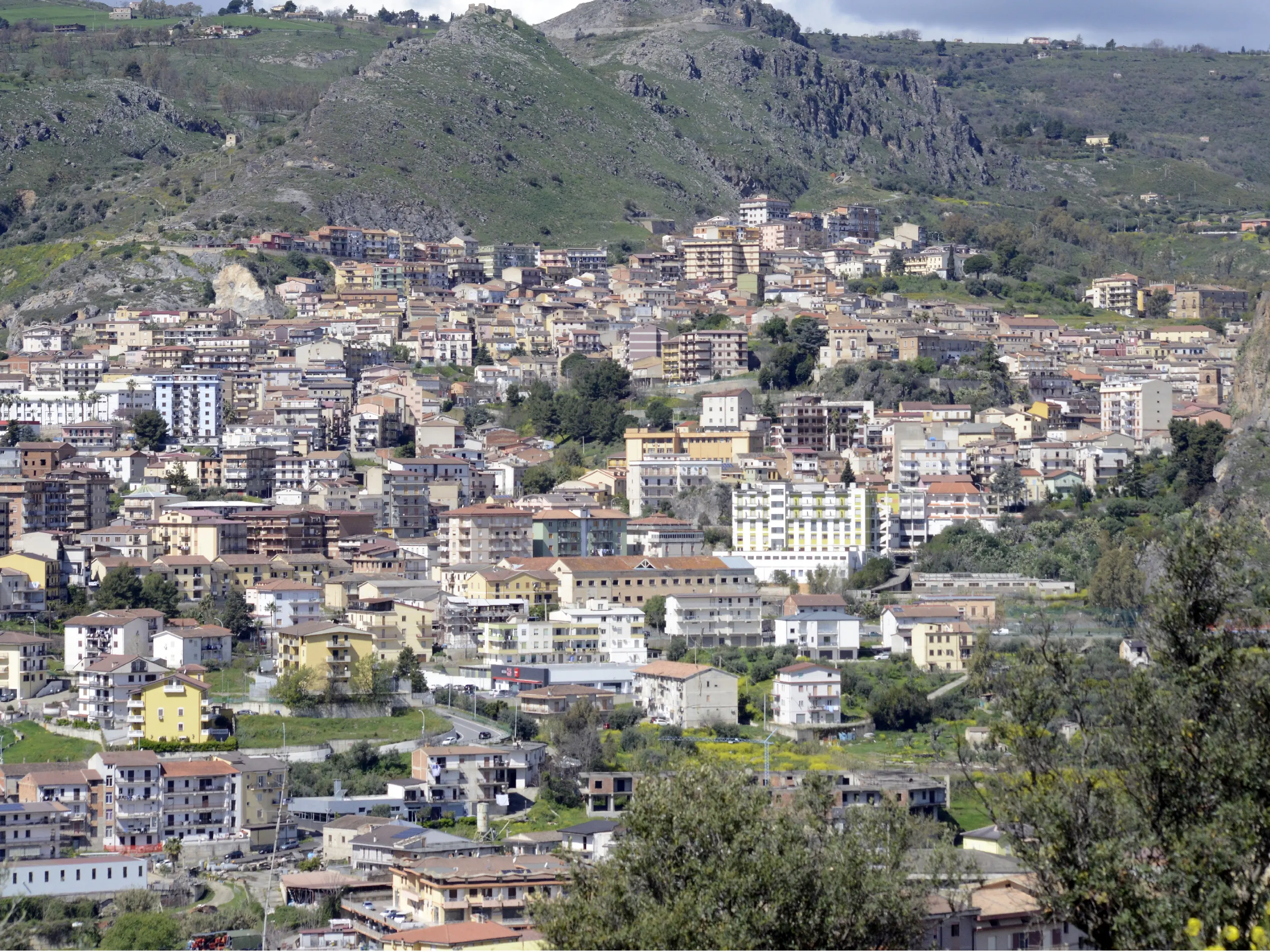 L’ombra della ‘ndrangheta sulla Sibaritide, dopo due omicidi in due mesi e il blitz con 41 arresti si riaccende l’allarme a Cassano