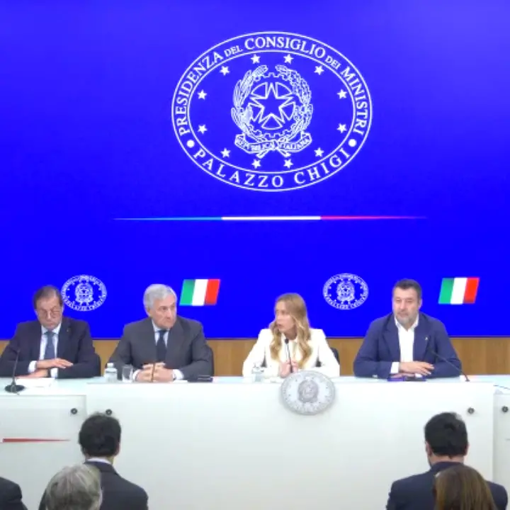 <p>Manovra finanziaria da 26 miliardi: Irpef più leggera fino a 55mila euro, cedolare all'1% per i giovani e bollo auto azzerato al 70% dei veicoli</p>