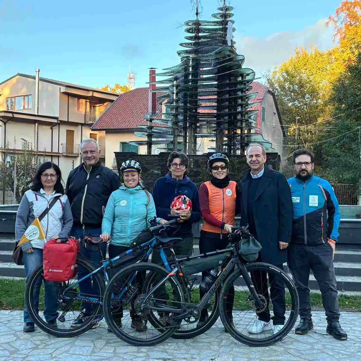 Dall’Artico all’Aspromonte, settemila chilometri in bicicletta attraverso l’Europa: l’impresa di South Italy Greenways arriva a Gambarie\n
