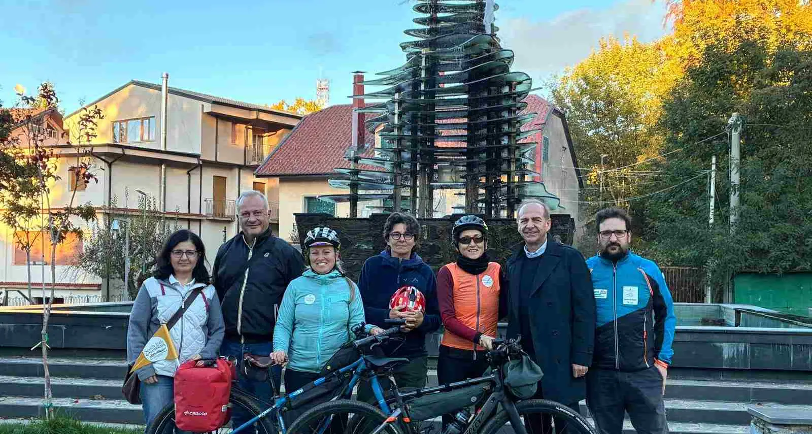 Dall’Artico all’Aspromonte, settemila chilometri in bicicletta attraverso l’Europa: l’impresa di South Italy Greenways arriva a Gambarie\n
