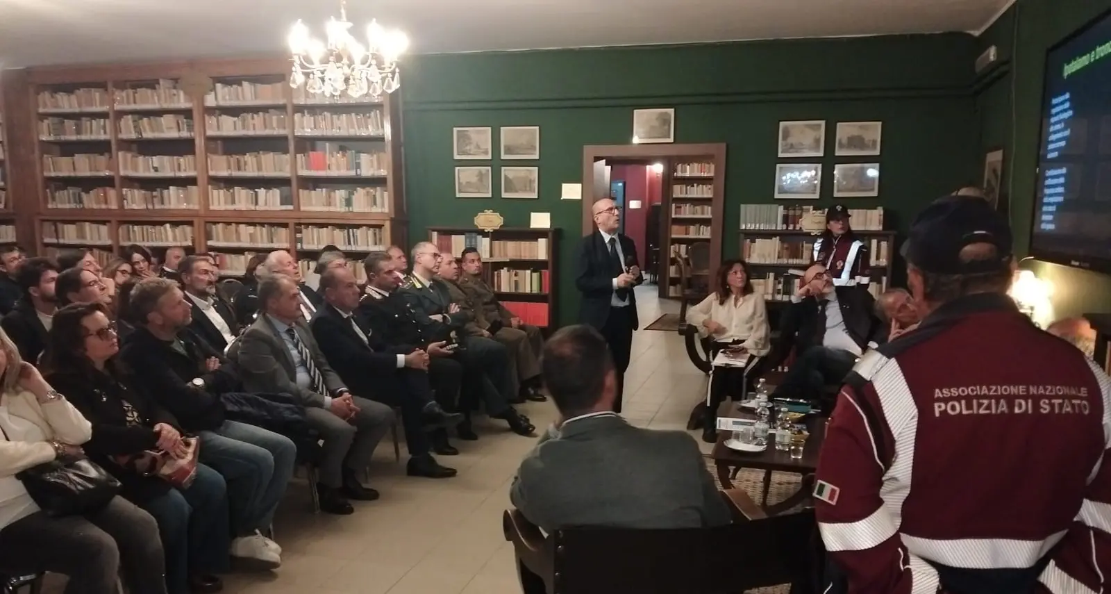 Neuroscienze, sicurezza e giovani: il Telesio apre il decennale della Biblioteca Rodotà con “Tatticamente”\n