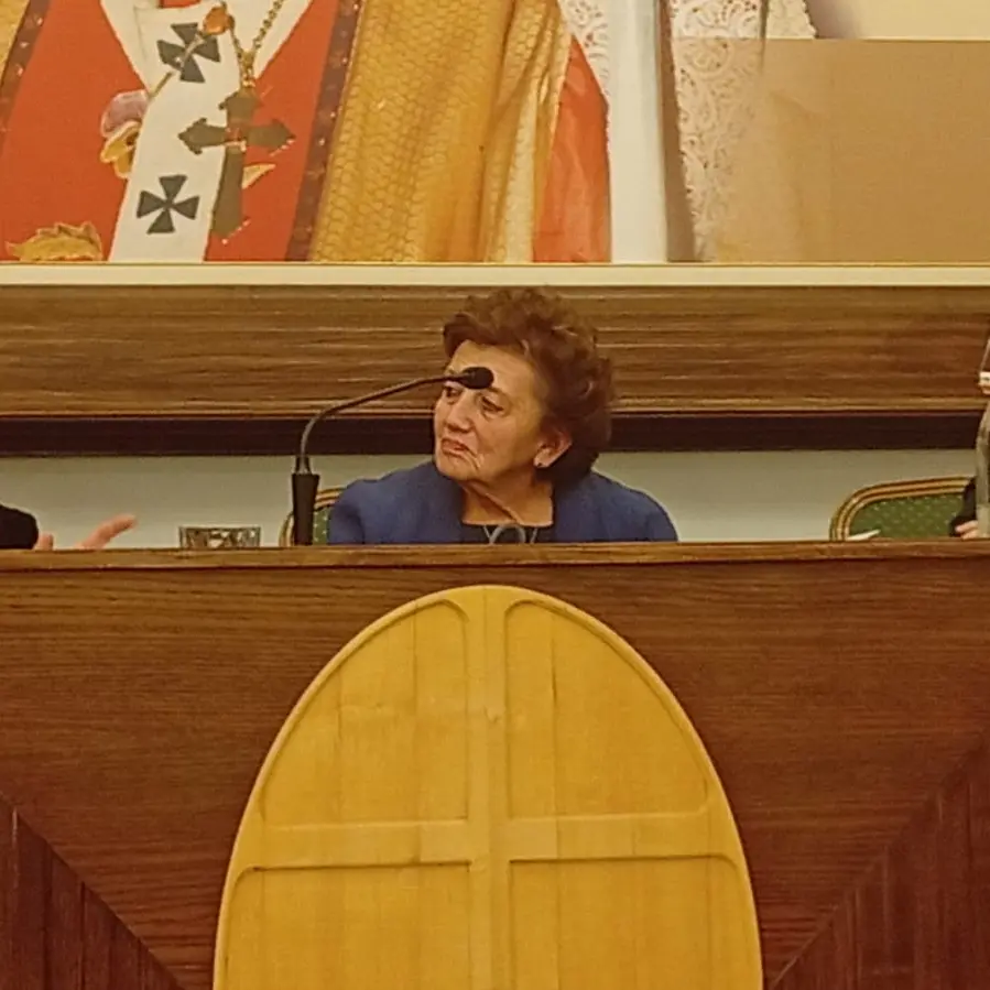 Reggio, gli abusi nella Chiesa e il coraggio di rompere il silenzio: «Dio della polvere» riporta al centro la voce delle vittime\n