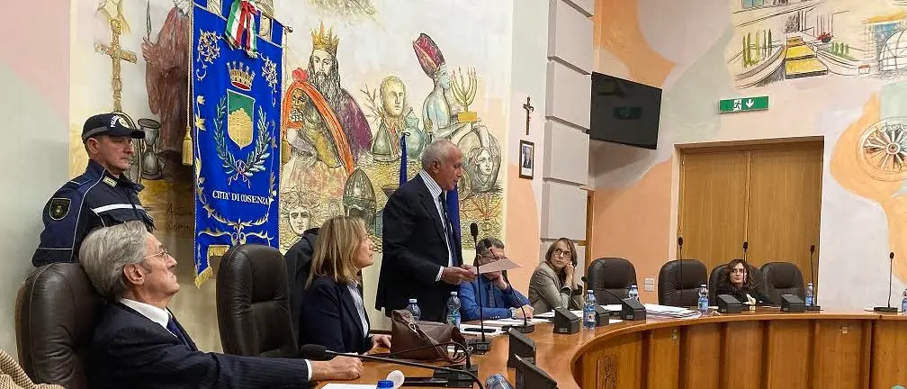 Cosenza, Pd e M5S chiamati ad uscire allo scoperto. Ma i dualismi nei partiti frenano le decisioni\n