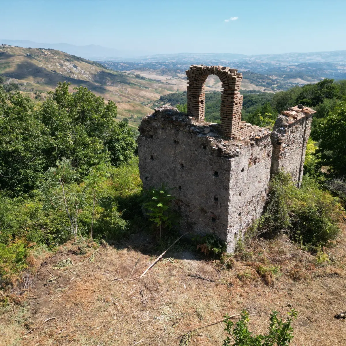 Cerzeto riscopre la Via Malvitana e il rudere di San Nicola del Castello: studiosi e istituzioni a confronto