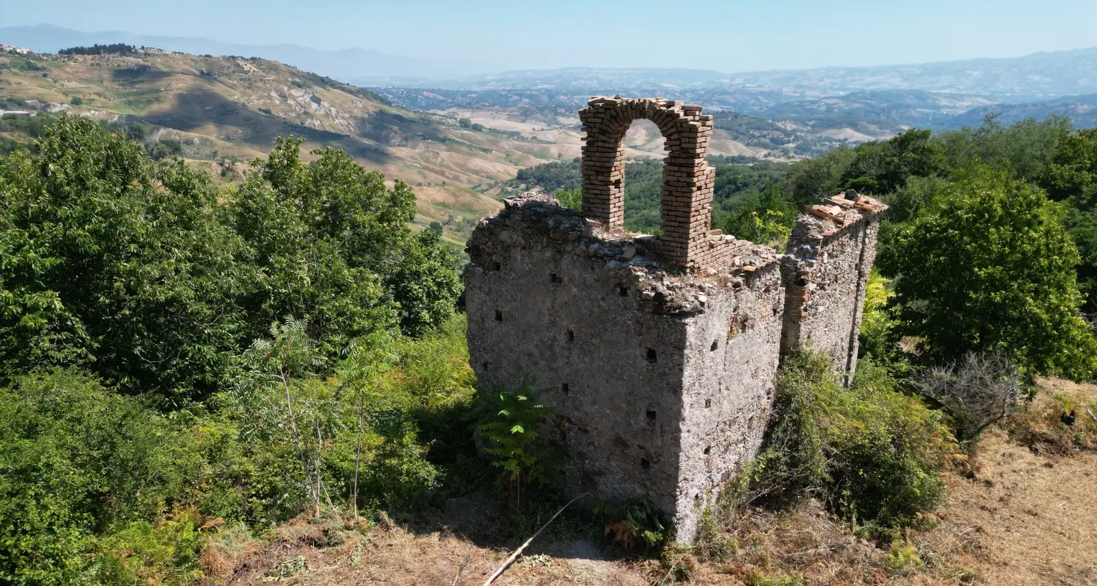 Cerzeto riscopre la Via Malvitana e il rudere di San Nicola del Castello: studiosi e istituzioni a confronto