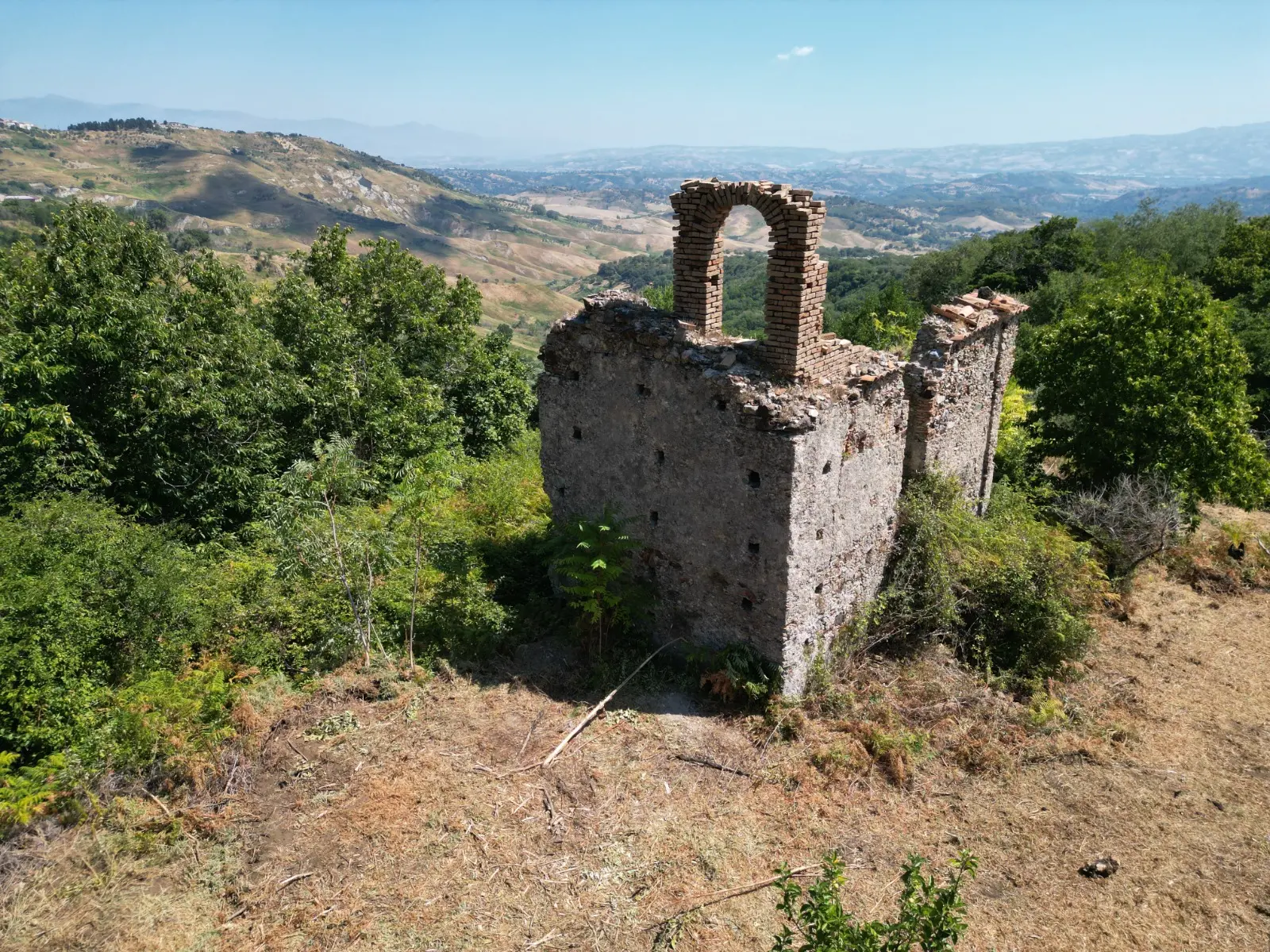 Cerzeto riscopre la Via Malvitana e il rudere di San Nicola del Castello: studiosi e istituzioni a confronto