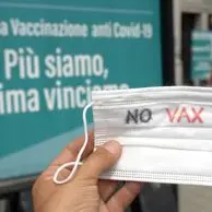 Ok della Camera al reintegro dei medici no vax radiati dall’albo: proteste delle opposizioni e degli Ordini\n