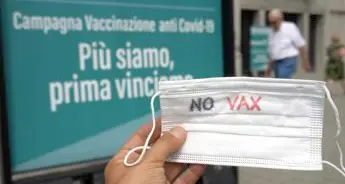 Ok della Camera al reintegro dei medici no vax radiati dall’albo: proteste delle opposizioni e degli Ordini\n