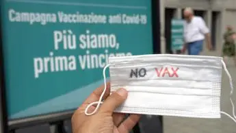 Ok della Camera al reintegro dei medici no vax radiati dall’albo: proteste delle opposizioni e degli Ordini\n
