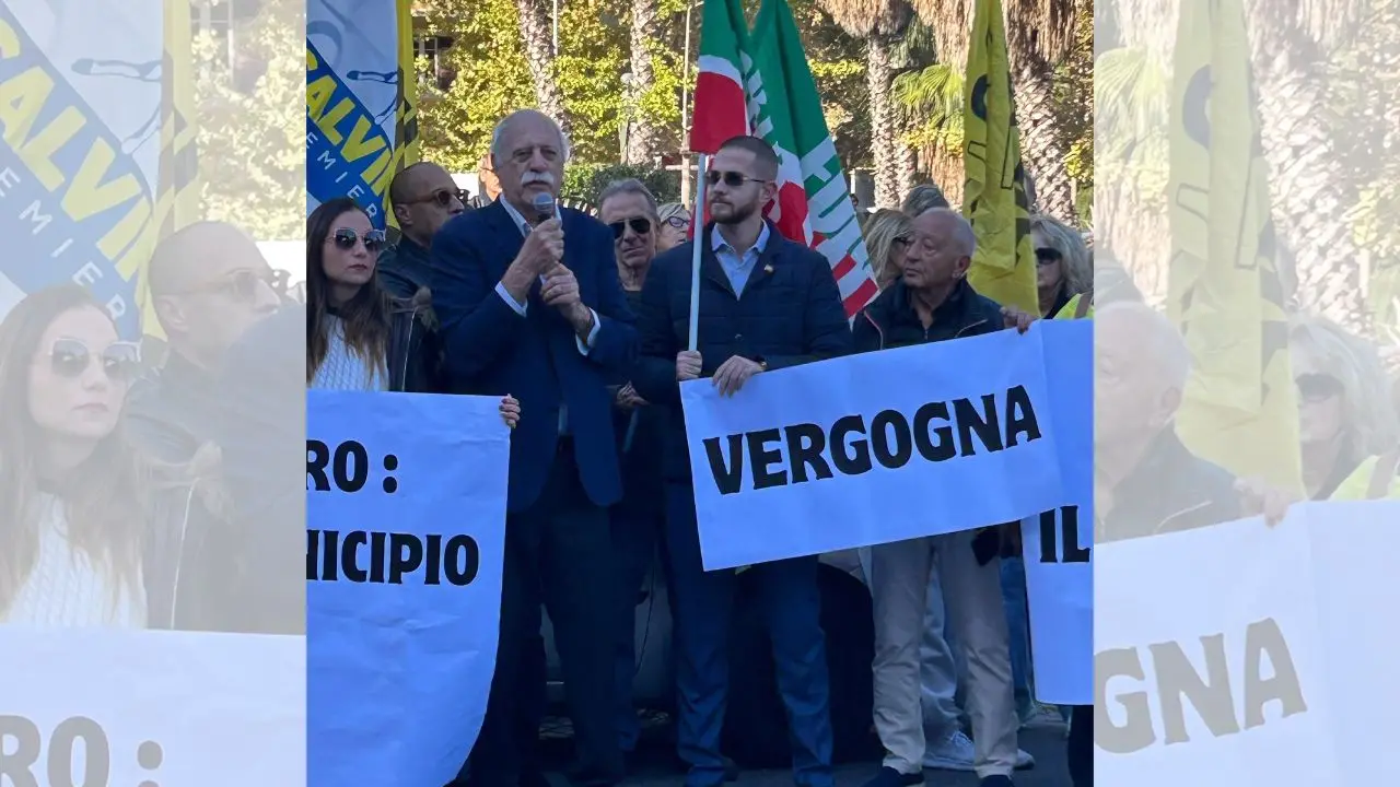 Ad Ostia la\u00A0protesta davanti al Municipio per l’ex Algida, Amico (FI): «Siamo al collasso, servono sicurezza e bonifiche»\n\n\n