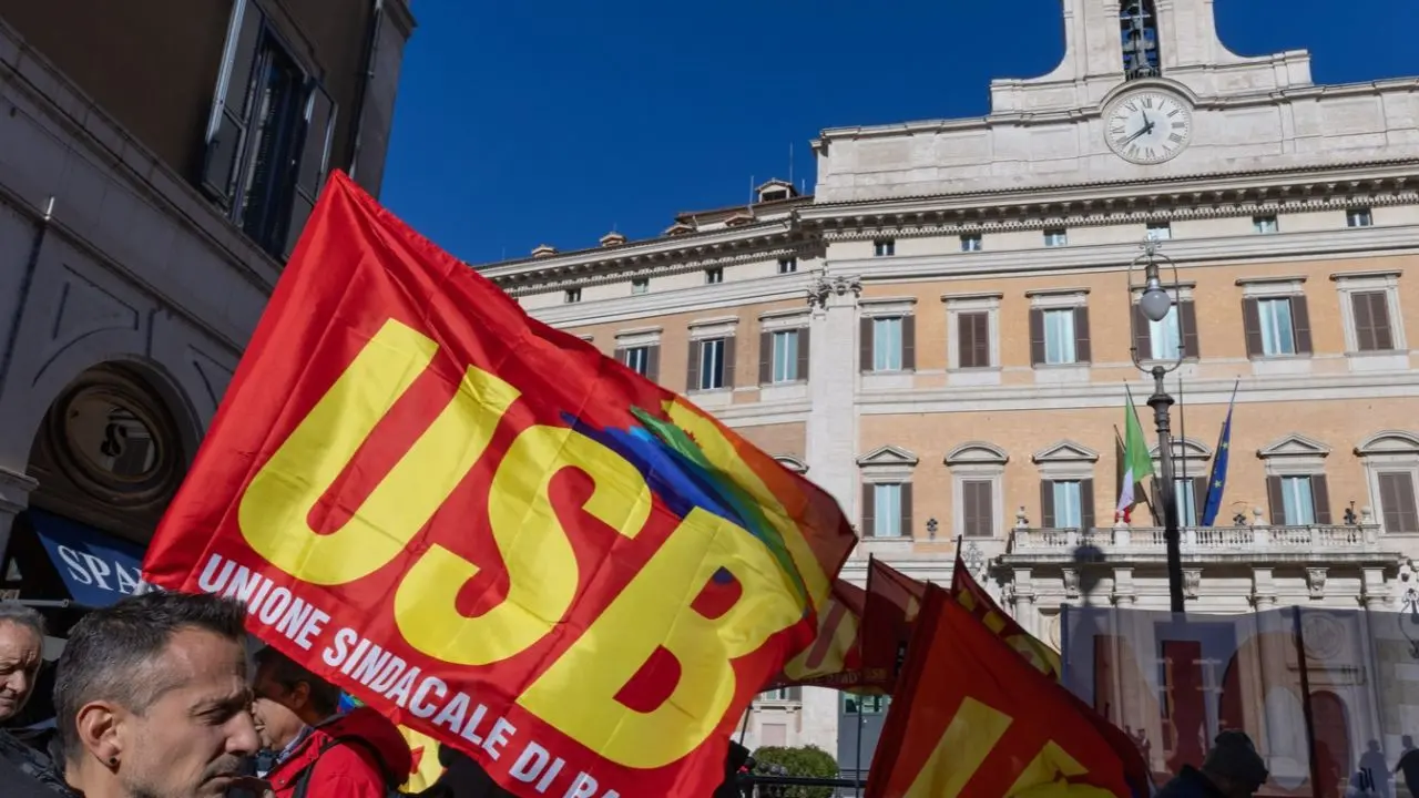<p>«Contro il carovita che sta strangolando i cittadini»: anche la Calabria domani in piazza per lo <span style=\"color:hsl(0, 75%, 60%);\">sciopero generale</span></p>