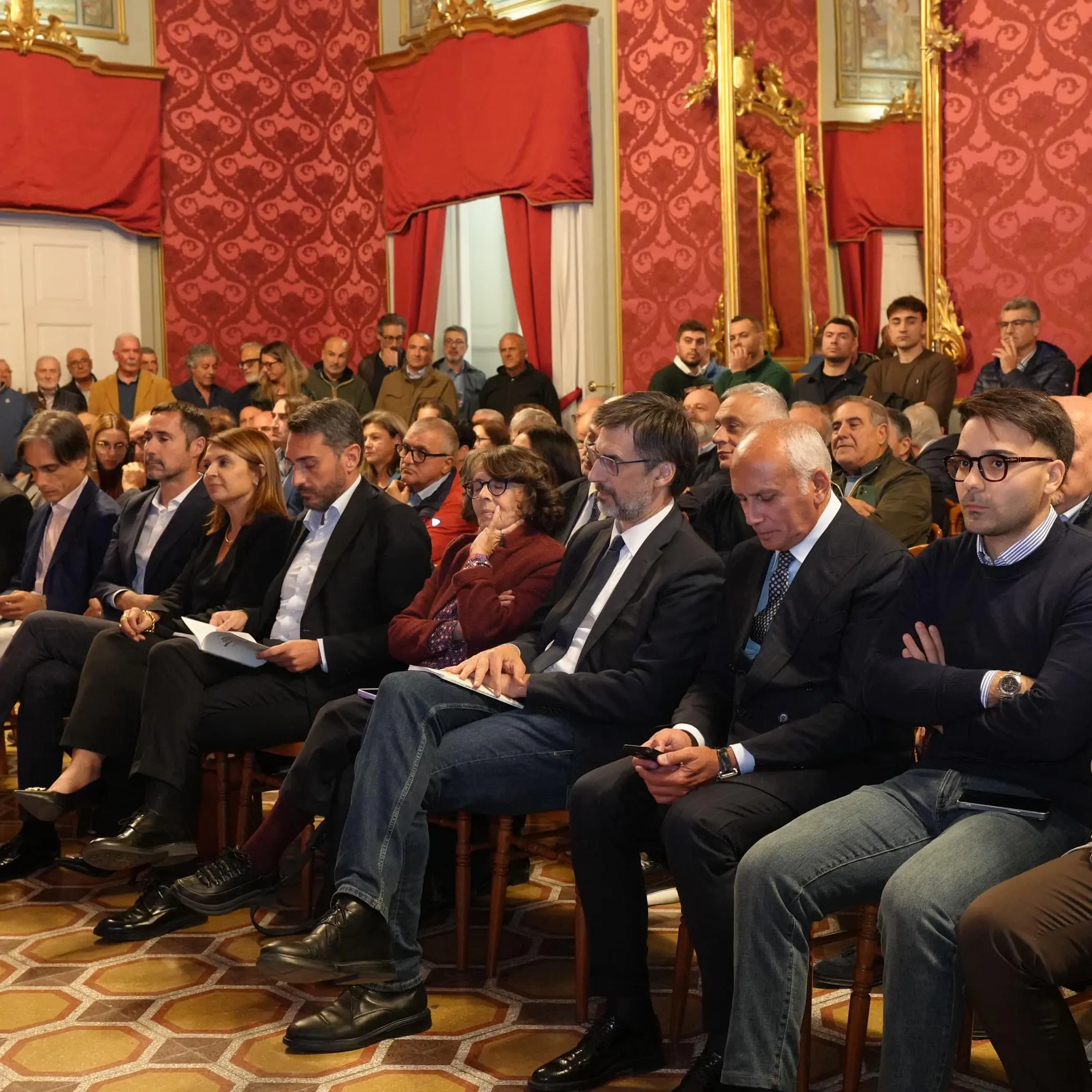 Cosenza, quasi 400 persone per il libro di Mimmo Bevacqua: dibattito nazionale su regionalismo e aree interne\n