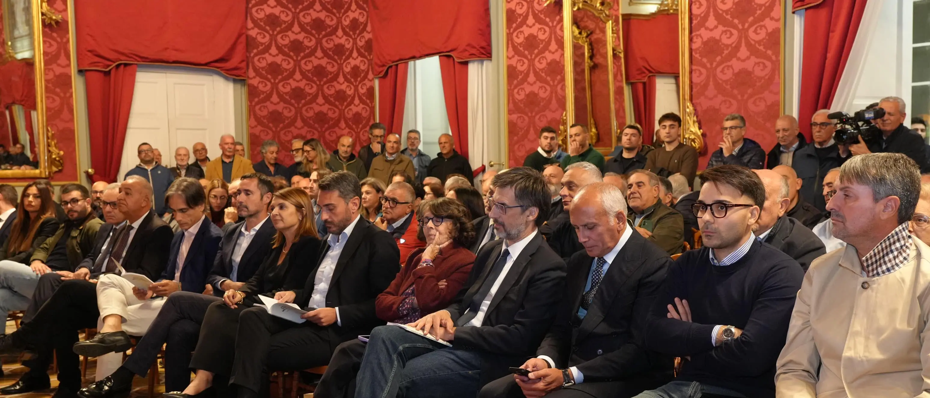 Cosenza, quasi 400 persone per il libro di Mimmo Bevacqua: dibattito nazionale su regionalismo e aree interne\n