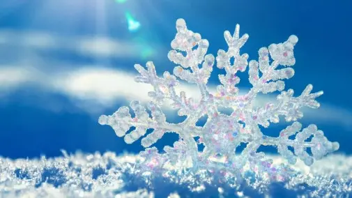 <p>L’inverno bussa in anticipo: <span style=\"color:hsl(0, 75%, 60%);\">prima neve su Sila</span> e Pollino, ecco quando</p>