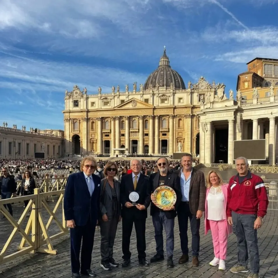 La benedizione di Papa Leone XIV ai premiati del Premio Internazionale dedicato ai Bronzi di Riace: l’emozione di Tripodi nel segno dei 25 anni\n