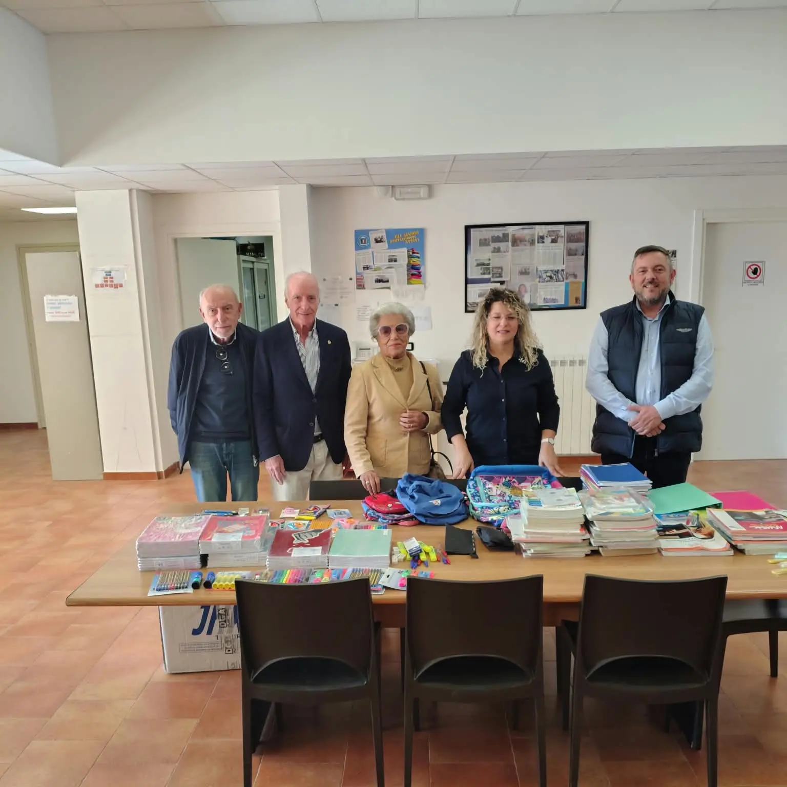 Solidarietà tra i banchi: successo a Catona per l’iniziativa “Zaino Sospeso” all'IC Radice-Alighieri\n