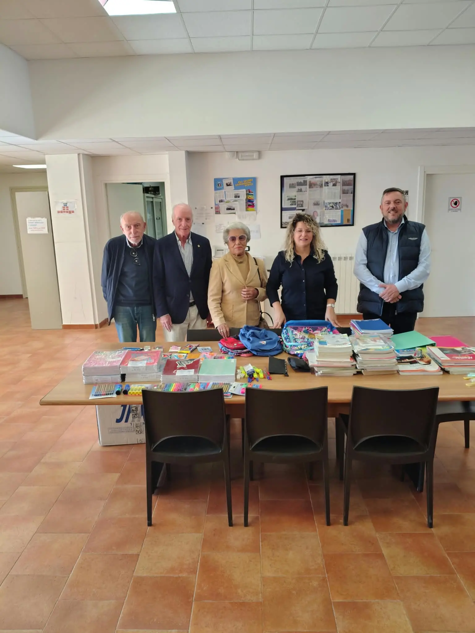 Solidarietà tra i banchi: successo a Catona per l’iniziativa “Zaino Sospeso” all'IC Radice-Alighieri\n