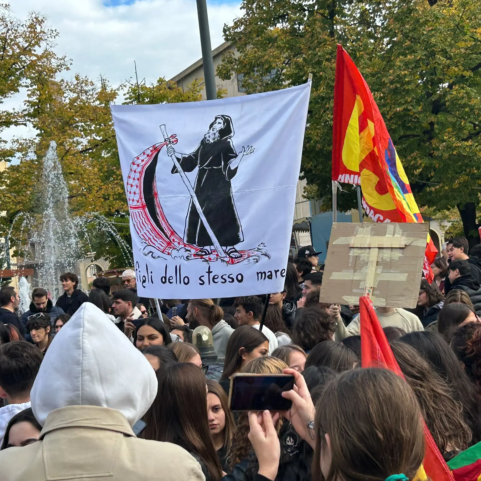 <p>A Cosenza lo sciopero regionale dell’Usb, in piazza contro carovita e spese militari</p>
