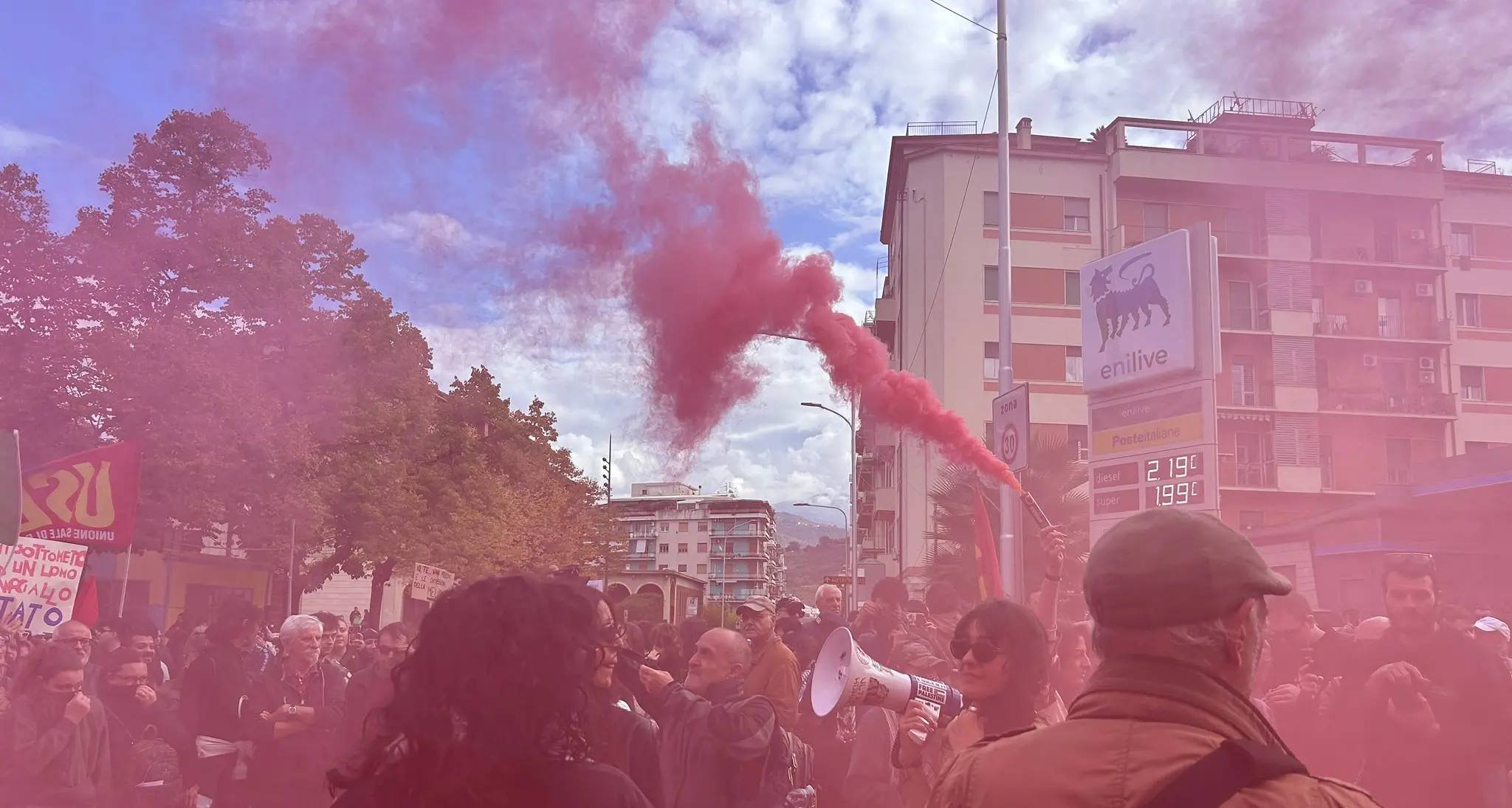 A Cosenza 5mila in piazza contro carovita e spese militari
