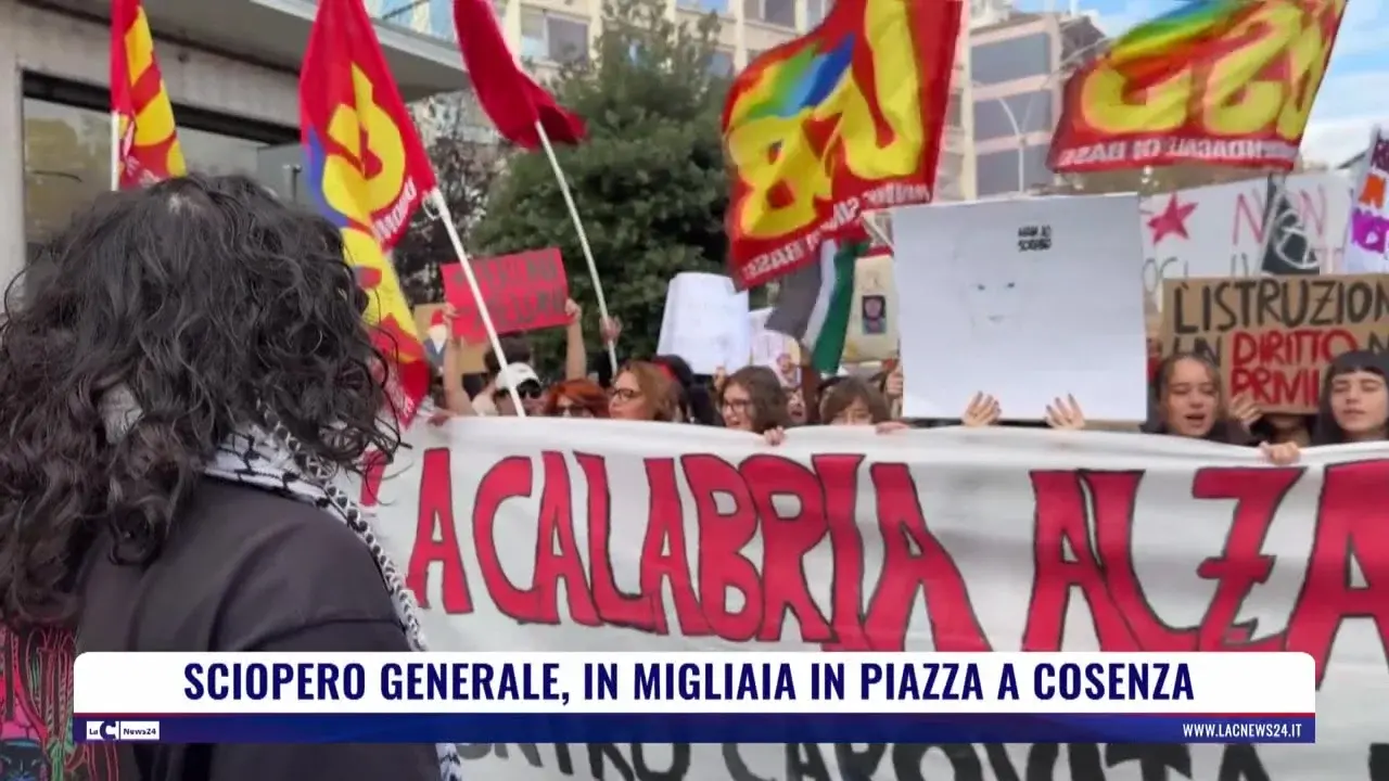 Sciopero generale, in migliaia in piazza a Cosenza