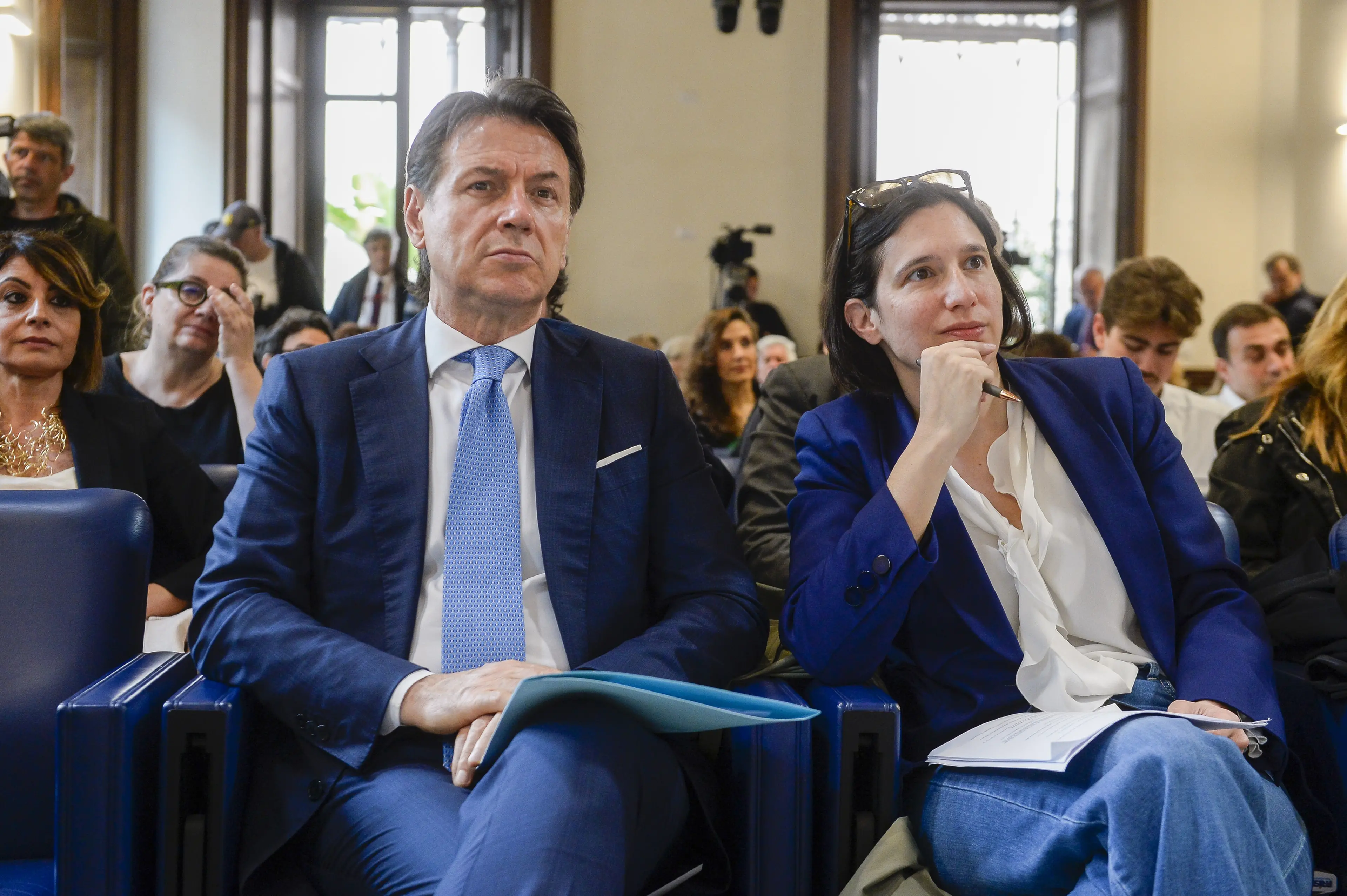 Campo largo, Conte sfida Schlein: la partita delle primarie si complica e spunta il terzo nome\n