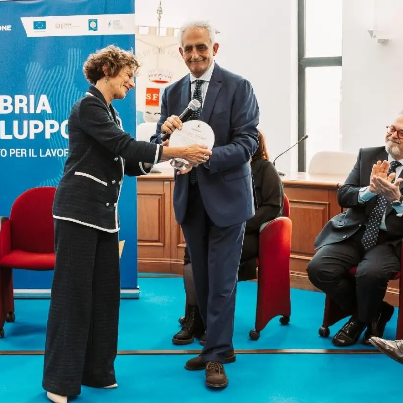 San Ferdinando rende omaggio al prefetto Vaccaro con una onorificenza per l’alto senso dello Stato e la nobilitazione del territorio\n