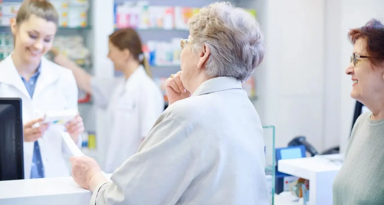Bonus da 300 euro l'anno per curarsi, in arrivo la card ricaricabile per le spese sanitarie degli over 75\n