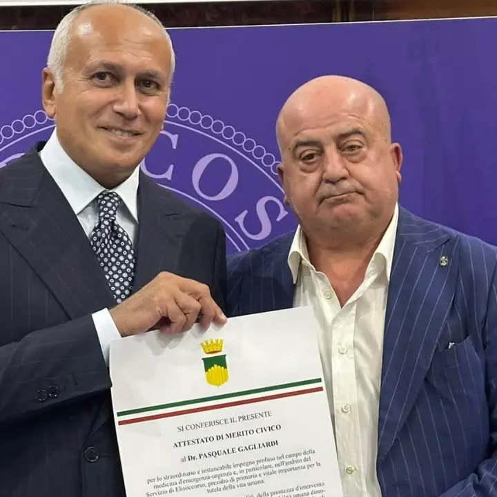 Cosenza, conferito l’attestato di Merito Civico al medico dell’elisoccorso Pasquale Gagliardi\n