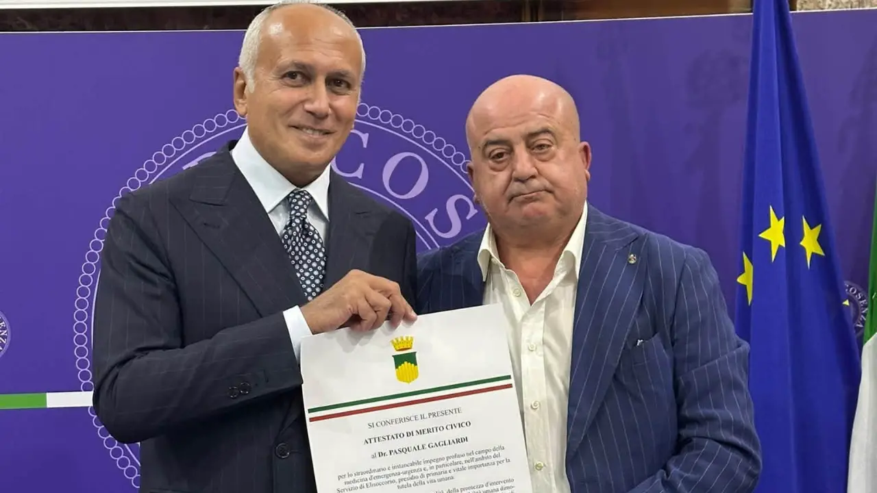 Cosenza, conferito l’attestato di Merito Civico al medico dell’elisoccorso Pasquale Gagliardi\n