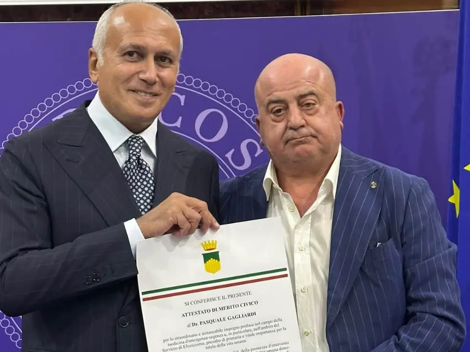 Cosenza, conferito l’attestato di Merito Civico al medico dell’elisoccorso Pasquale Gagliardi