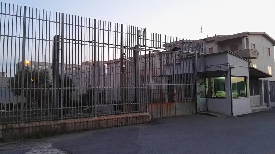 <p>La casa circondariale di Paola</p>\\n