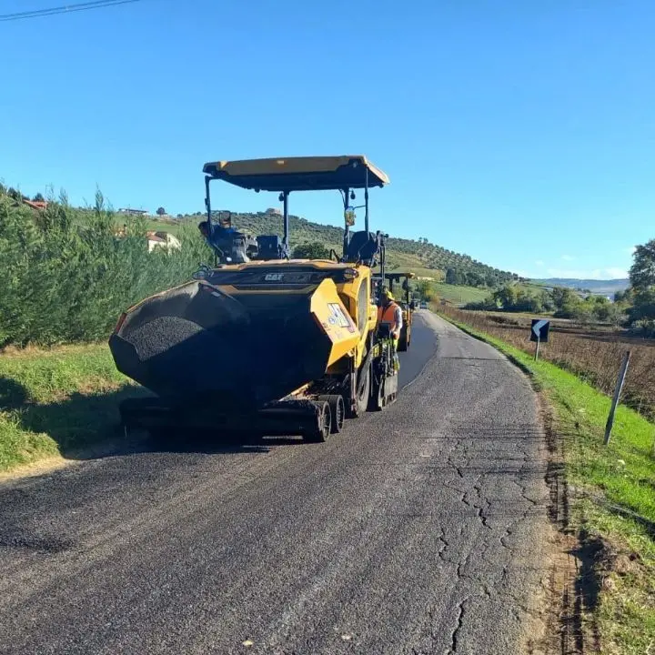 Provincia di Cosenza, bitumazione su quattro strade: interventi tra Cervicati, Mendicino e Acri\n