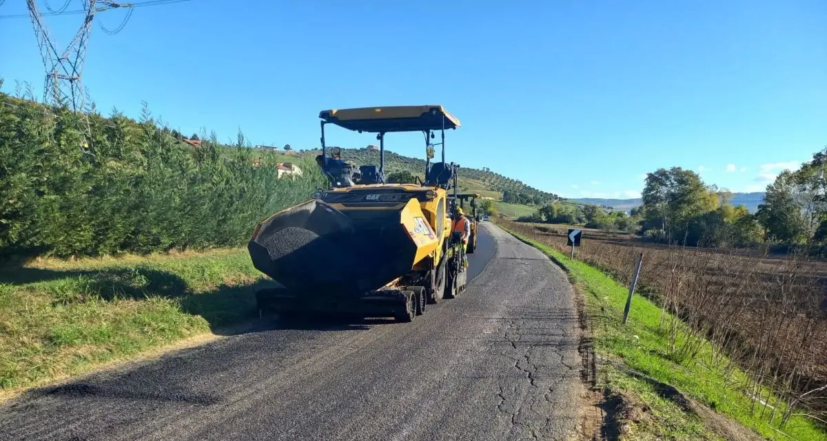 Provincia di Cosenza, bitumazione su quattro strade: interventi tra Cervicati, Mendicino e Acri\n