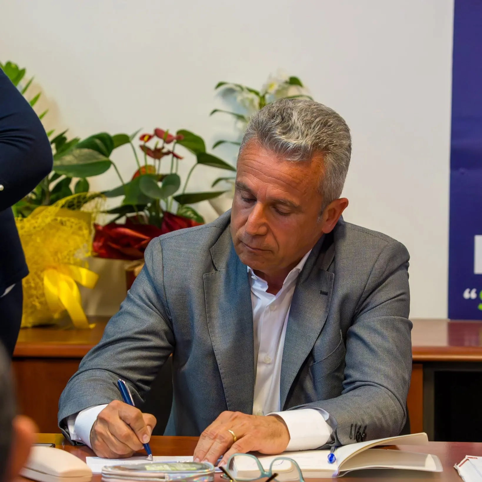 Palmi, il sindaco Calabria respinge le accuse della minoranza e rivendica la regolarità delle procedure: «La politica non diventi una campagna di delegittimazione»\n