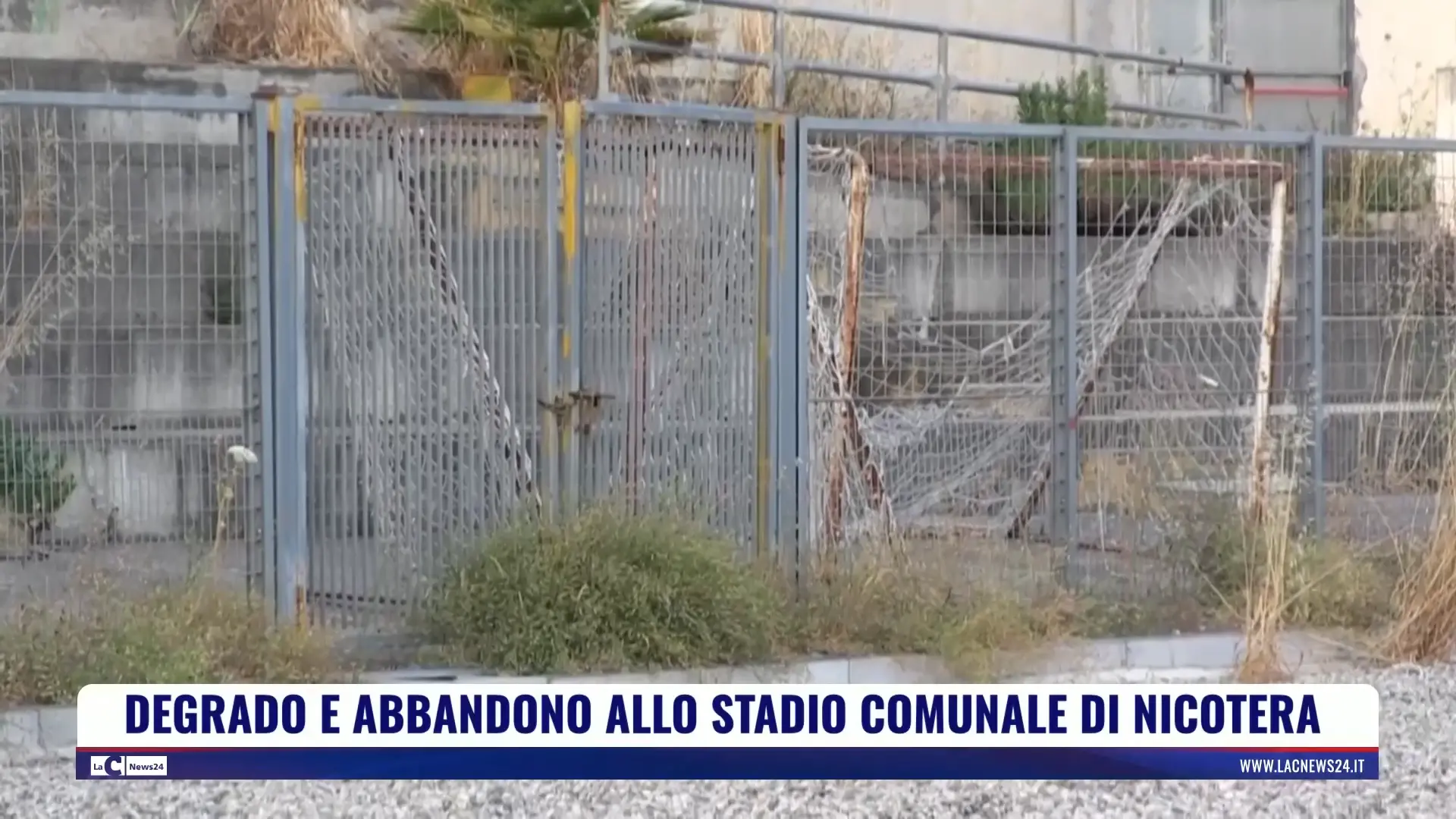 Degrado e abbandono allo stadio comunale di Nicotera