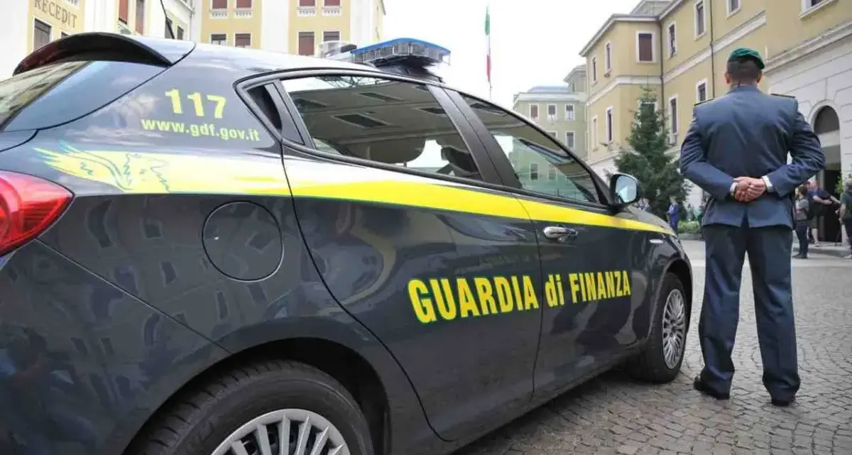 Reggio, sequestrati 38 mila prodotti non sicuri in vendita per la festa di Halloween\n