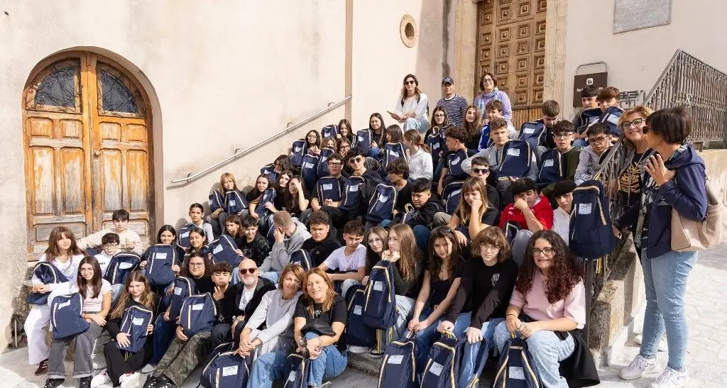 Cinque giorni in viaggio per scoprire la Calabria: 50 studenti attraversano la regione tra mare, montagna e storia\n