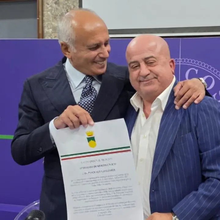 Benemerenza civica al medico dell’elisoccorso Pasquale Gagliardi, Caruso: «Ha dedicato la propria vita per salvare quella degli altri»\n