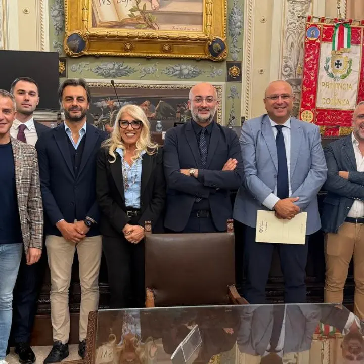 Provincia di Cosenza, il bilancio consolidato torna in attivo. Unanimità sulle mozioni per la Statale 106 e l’aeroporto della Sibaritide\n