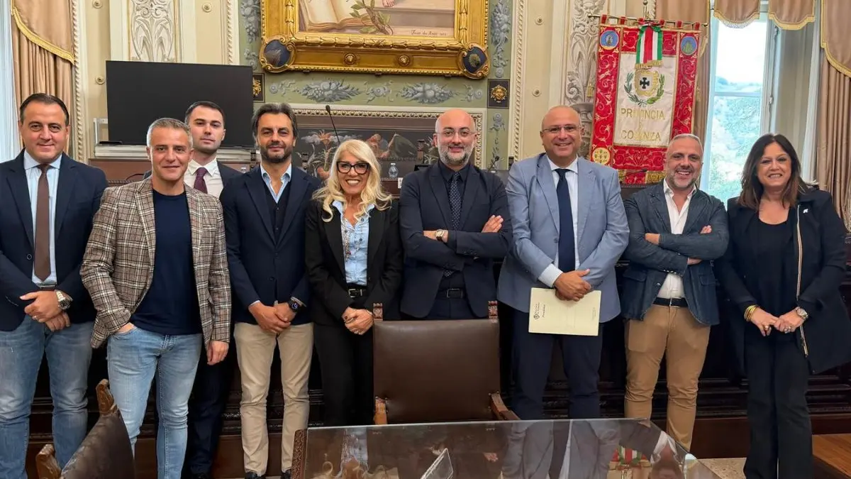 <p>La Giunta provinciale di Cosenza</p>\\n