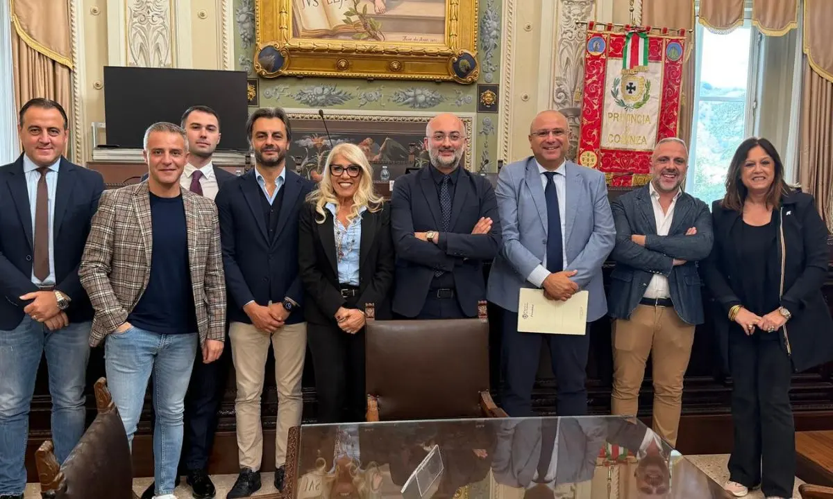 Provincia di Cosenza, il bilancio consolidato torna in attivo. Unanimità sulle mozioni per la Statale 106 e l’aeroporto della Sibaritide\n