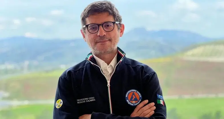 <p>«<span style=\"color:hsl(0, 75%, 60%);\">Costarella </span>non sarà più il capo della Protezione civile in Calabria», Tansi anticipa la notizia e dice: «Perdiamo un pilastro»</p>